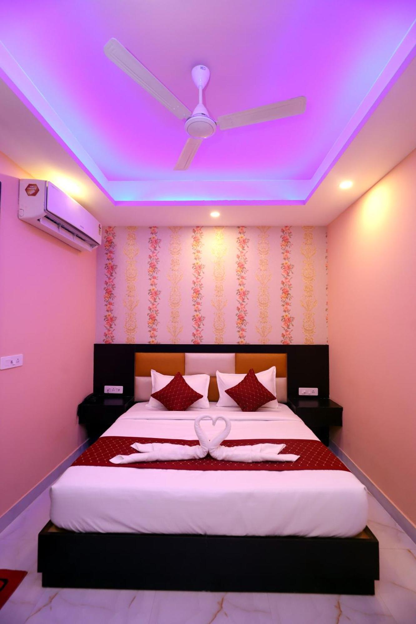 Suites Admiral Delhi Airport Nova Deli Exterior foto