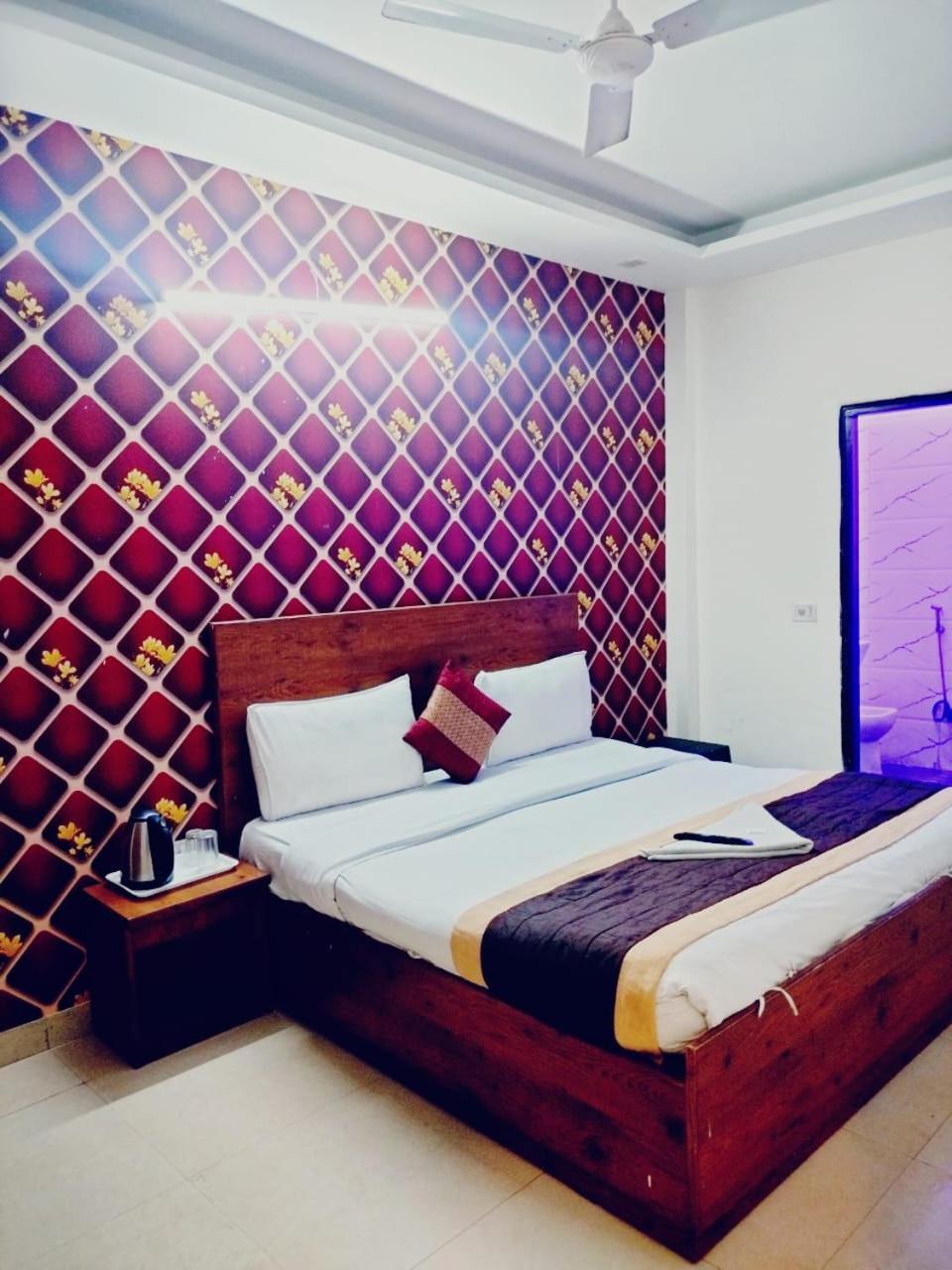 Suites Admiral Delhi Airport Nova Deli Exterior foto