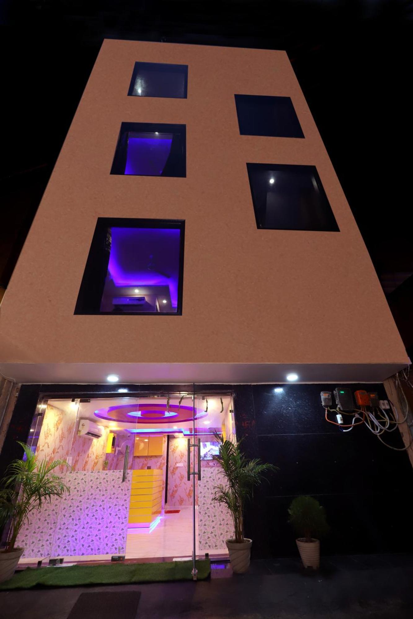 Suites Admiral Delhi Airport Nova Deli Exterior foto